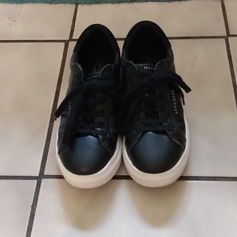 Women's skecher shoes